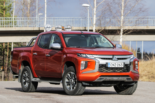 Mitsubishi L200 – Moniottelija