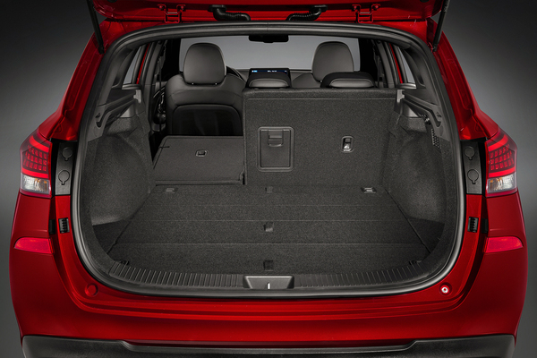 Tyylikkäämpi, turvallisempi ja taloudellisempi uusi Hyundai i30