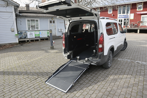 Peugeot Rifter matalalattiaversiona