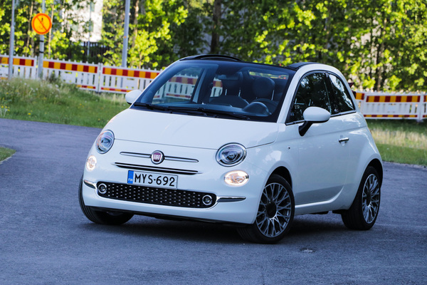 Fiat 500 Hybrid – Avokattoinen söpöliini