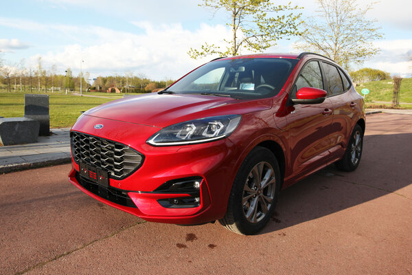 Ford Kuga PHEV - tyylikäs ja tilava ladattava pihistelijä