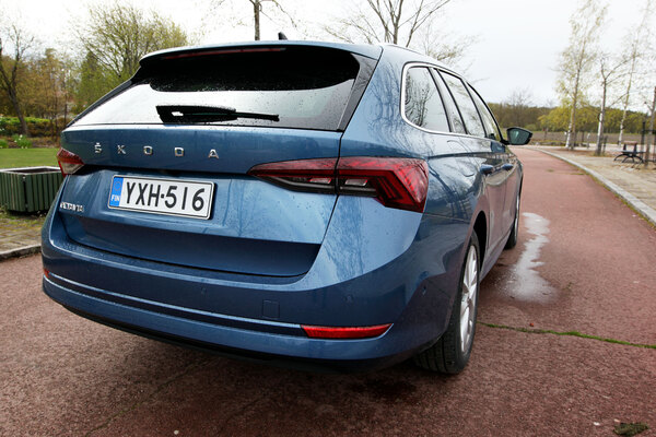 Skoda Octavia Combi - tekniikkaa ja tyyliä koko rahan edestä Skoda Octavia Combi - tekniikkaa ja tyyliä koko rahan edestä