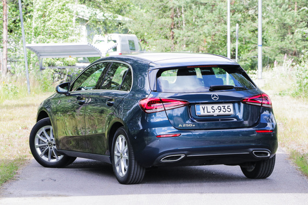 Mercedes-Benz A250e – Viriili plugarihybridi