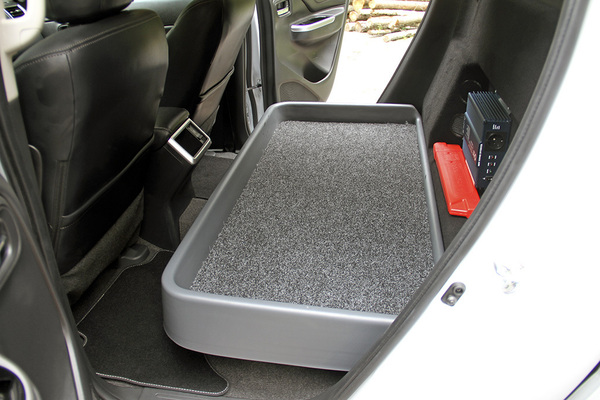 Työhön ja vapaa-aikaan – Mitsubishi L200 Double Cab kaksipaikkaisena työvälineversiona