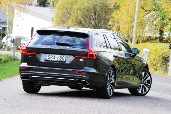 Volvo V60 T8 – Tästä ei farmari parane
