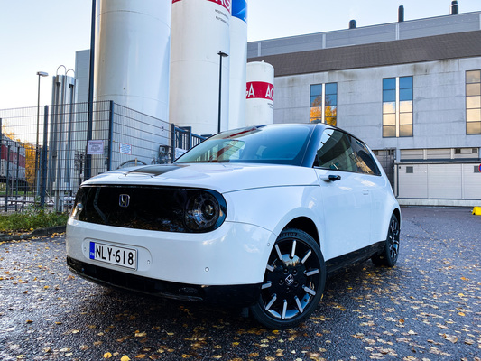 Honda e – Odotettu sähköuutuus