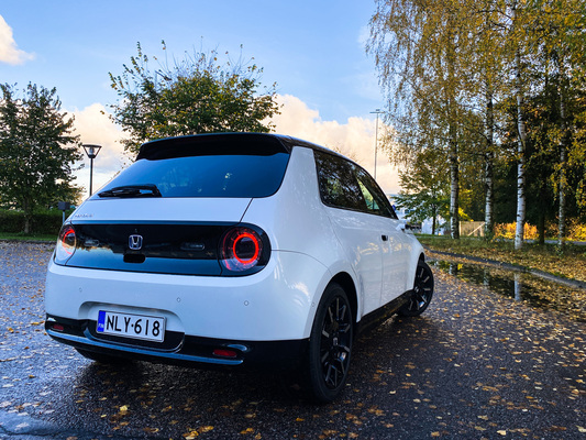 Honda e – Odotettu sähköuutuus