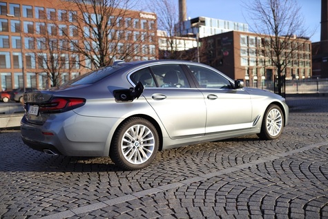 Nautinnollinen neliveto BMW 530e xDrive - BMW Hybridimallisto osa 1