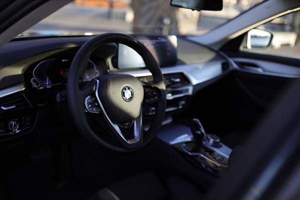 Nautinnollinen neliveto BMW 530e xDrive - BMW Hybridimallisto osa 1 Nautinnollinen neliveto BMW 530e xDrive - BMW Hybridimallisto osa 1