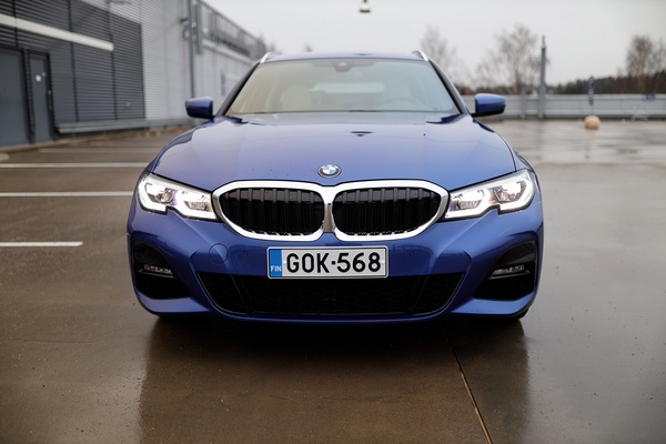 BMW 330e Touring xDrive on sporttinen perhefarkku - BMW Hybridimallisto osa 2