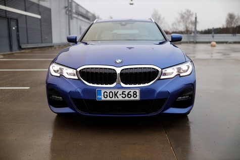 BMW 330e Touring xDrive on sporttinen perhefarkku - BMW Hybridimallisto osa 2