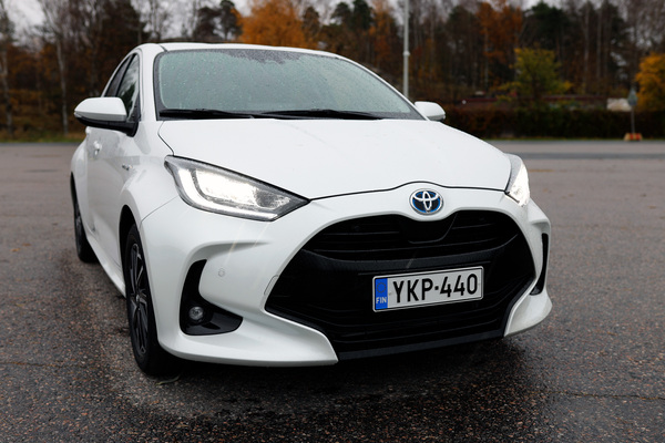 Toyota Yaris Hybrid 2020 - entistä persoonallisempi
