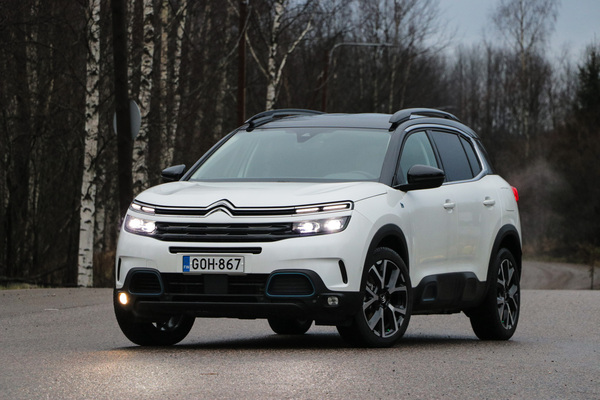 Citroen C5 Aircross Hybrid – Mukavasti pihistellen