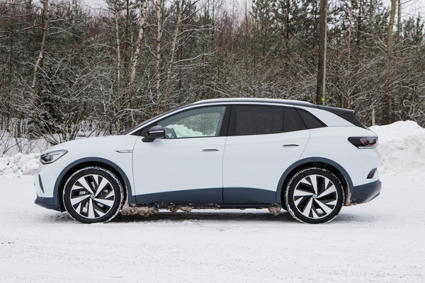 Pikakoejossa Volkswagen ID4 – Sähköpanokset kovenee