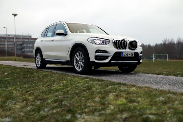 Tilava ja kätevä katumaasturi BMW X3 xDrive30e - BMW Hybridimallisto osa 4 Tilava ja kätevä katumaasturi BMW X3 xDrive30e - BMW Hybridimallisto osa 4