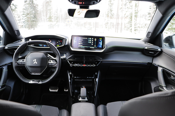 Peugeot e-2008 – Kisun tassuja palelee