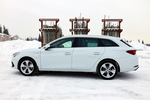 Seat Leon Sportstourer e-Hybrid - hyvinvarusteltu lataushybridi