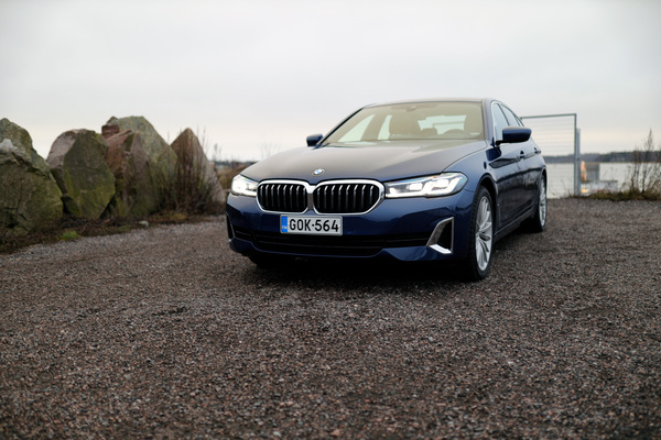 Vahvan voimalinjan kevythybridi 520d A xDrive MHEV - BMW Hybridimallisto osa 5 Vahvan voimalinjan kevythybridi 520d A xDrive MHEV - BMW Hybridimallisto osa 5