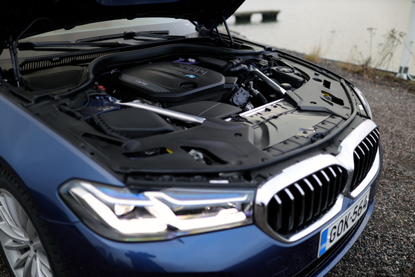 Vahvan voimalinjan kevythybridi 520d A xDrive MHEV - BMW Hybridimallisto osa 5 Vahvan voimalinjan kevythybridi 520d A xDrive MHEV - BMW Hybridimallisto osa 5