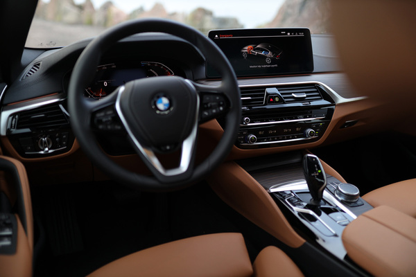 Vahvan voimalinjan kevythybridi 520d A xDrive MHEV - BMW Hybridimallisto osa 5 Vahvan voimalinjan kevythybridi 520d A xDrive MHEV - BMW Hybridimallisto osa 5