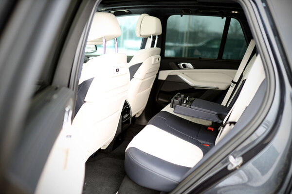 Muotovalio maasturi BMW X5 xDrive45e - BMW Hybridimallisto osa 7 Muotovalio maasturi BMW X5 xDrive45e - BMW Hybridimallisto osa 7