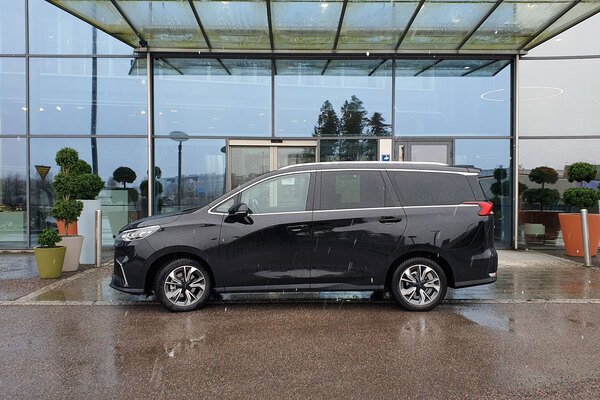 Maxus Euniq MPV - Tilava sähkösukkula Kiinasta