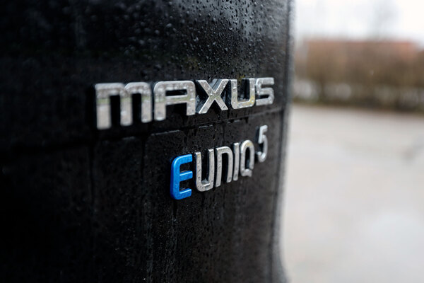 Maxus Euniq MPV - Tilava sähkösukkula Kiinasta