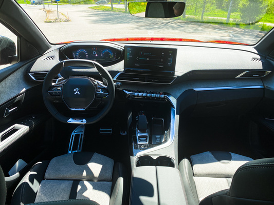 Peugeot 3008 Hybrid4 – Miss SUV