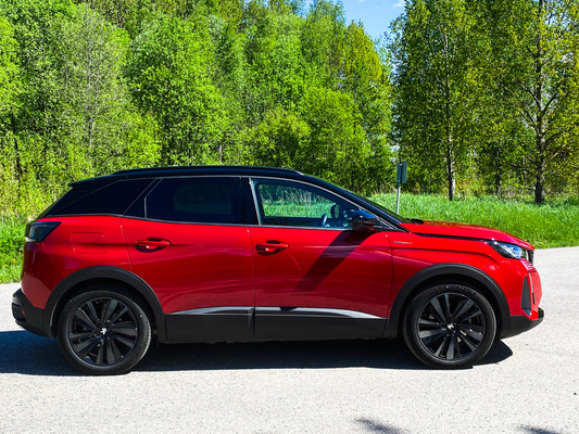 Peugeot 3008 Hybrid4 – Miss SUV