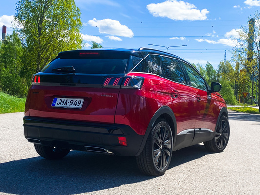 Peugeot 3008 Hybrid4 – Miss SUV