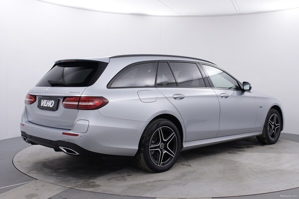 Klassikon uudet vaatteet - millainen on Mercedes-Benz E ladattavana hybridinä?