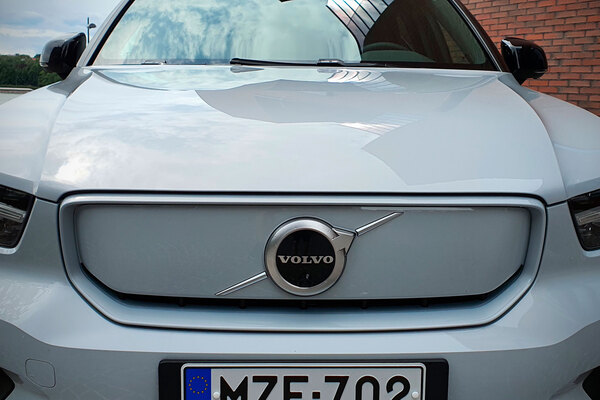Volvo XC40 Recharge AWD - Volvon ensimmäisen sähköauton koeajo uusintana