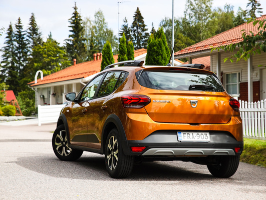 Dacia Sandero Stepway – Halvalla crossover-kantaan Dacia Sandero Stepway – Halvalla crossover-kantaan
