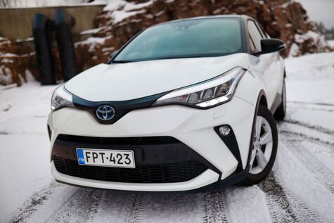 Toyota C-HR - luotettavan luonteikas Qashqain kampittaja