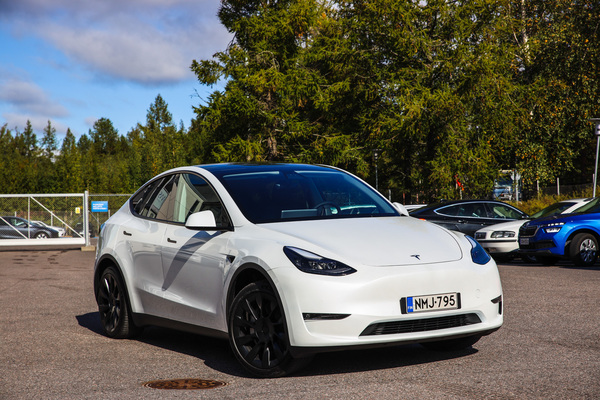 Koeajojen toiveuusintana Tesla Model Y – Puuttuva palanen