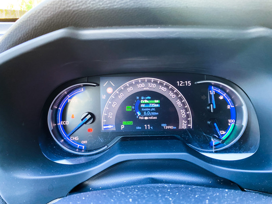 Suzuki Across – Ravi lainahöyhenissä Suzuki Across – Ravi lainahöyhenissä