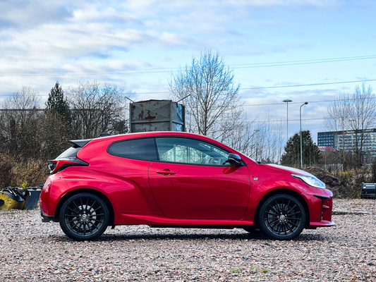 Toyota Yaris GR – Räävittömän hauska ratakirppu