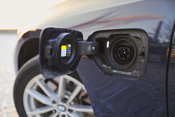 BMW 320e - ladattava kolmonen kohtuullisella budjetilla