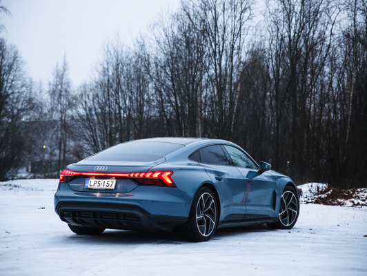 Audi E-Tron GT – Sähkösportti pistää parastaan