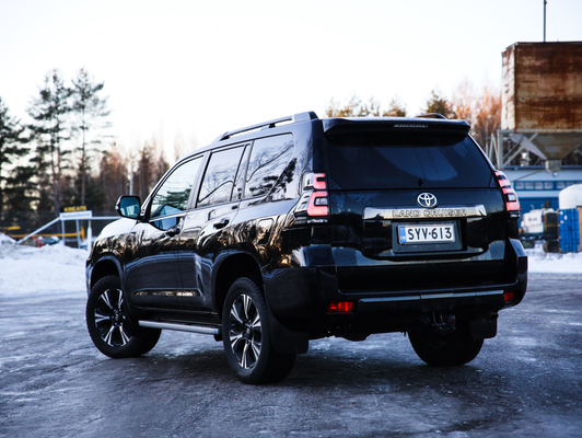 Toyota Land Cruiser – Väkivahva klassikko