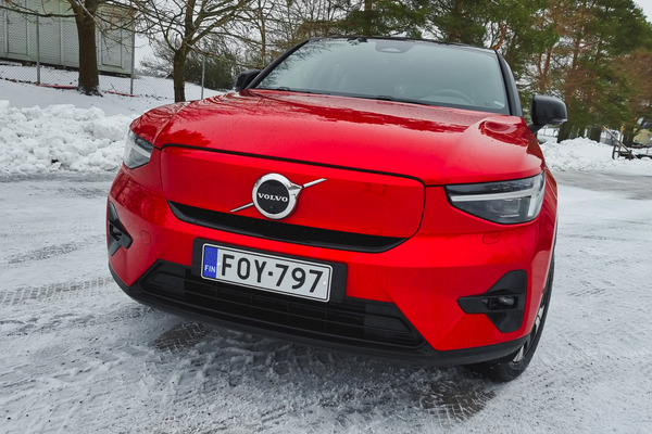 Volvo C40 - coupémainen crossover sähköautona