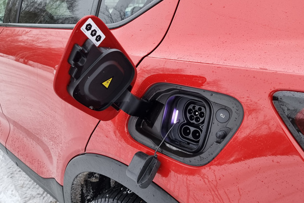 Volvo C40 - coupémainen crossover sähköautona