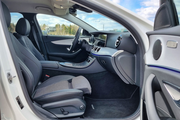 Mercedes-Benz E All-Terrain - maastokykyä ja mukavuutta farmarina