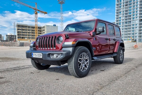 Jeep Wrangler 4xe - Sähköä perinteiseen maastoautoon