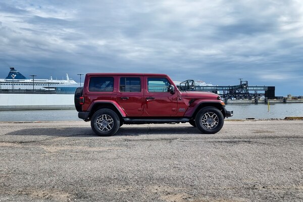 Jeep Wrangler 4xe - Sähköä perinteiseen maastoautoon