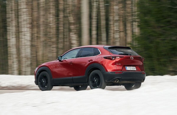Mazda CX-30 - houkutteleva paketti korkean ajoasennon ystävälle