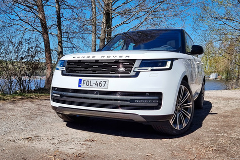 Range Rover - luksusmaasturi edustuskäyttöön ja tarvittaessa maastoon