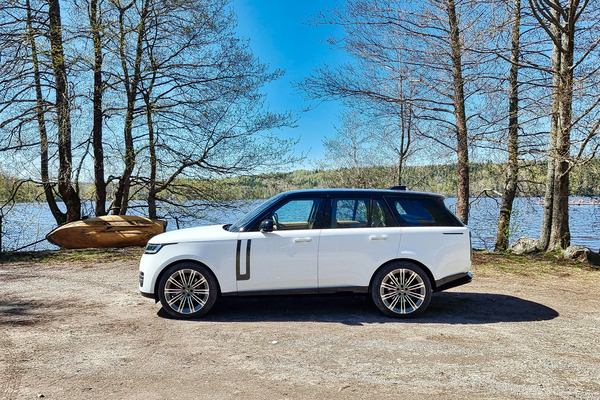 Range Rover - luksusmaasturi edustuskäyttöön ja tarvittaessa maastoon