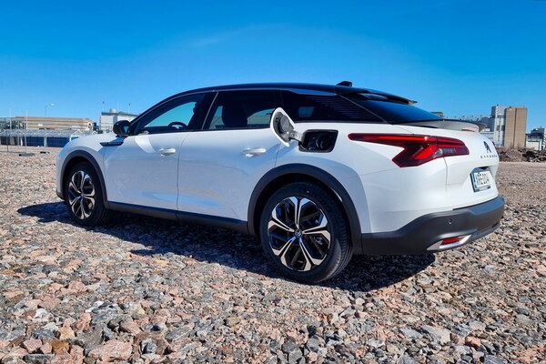 Citroen C5 X - kolme autoa yhdessä?