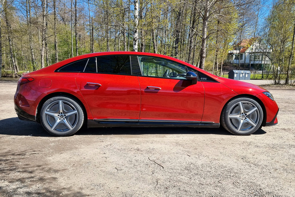 Sähköinen Mercedes-EQ EQE - tulevaisuuden tekniikan ja perinteikkään mukavuuden liitto
